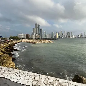 Cozy 1br Walking Distance To Airport/beach Apartamento